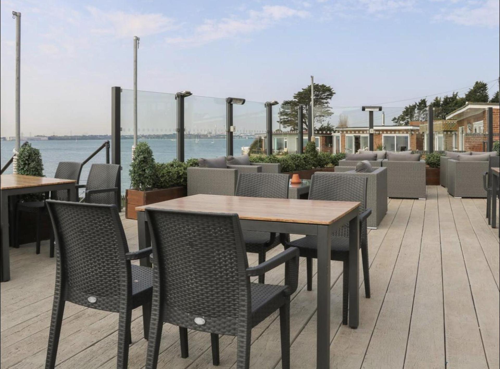 Serene Retreat Chalet Warsash